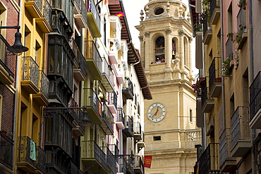 Cathedral Santa Mar’a la Real (Royal Saint Mary) street scene in Calle de Curia, Pamplona, Navarre, Spain