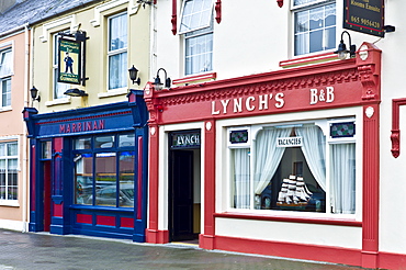 Lynch's Bed and Breakfast guesthouse and Marrinan bar in tourist resort town of Kilkee, County Clare, West of Ireland