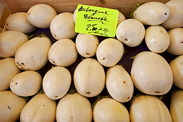 White aubergines on sale at food market at Sauveterre-de-Guyenne, Bordeaux, France