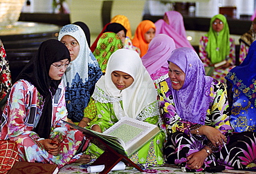 Girls and women studying the Koran at the madrassa at the Jame'asr Hassanal Bolkiah Mosque in Brunei Darussalam