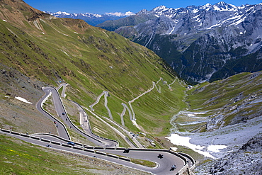 Cars on The Stelvio Pass (Passo dello Stelvio) (Stilfser Joch), on the route to Bormio, in the Eastern Alps in Northern Italy, Europe