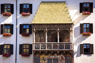 Goldenes Dachl (Golden Roof), built in 1500 with fire-gilded copper tiles in Herzog Friedrich Strasse in Innsbruck the Tyrol, Austria, Europe