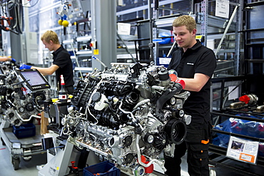 Engineer at work hand-building one complete M157 5.5L V8 biturbo engine, Mercedes-AMG engine production factory in Affalterbach, Bavaria, Germany, Europe