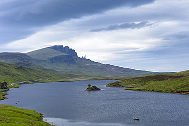 The Storr escarpment and The Old Man of Storr rock pinnacle (stack) in Trotternish Ridge with Loch Fada on the Isle of Skye, Highlands and Islands, Scotland, United Kingdom, Europe