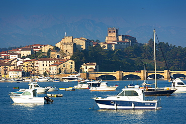 San Vicente de la Barquera, maritime town and holiday resort in Cantabria, Northern Spain, Europe