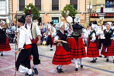 Dancing at traditional fiesta at Villaviciosa in Asturias, Northern Spain, Europe