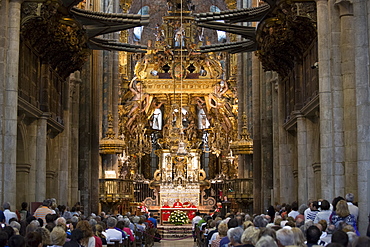 Mass being celebrated by priest in Roman Catholic Cathedral, Catedral de Santiago de Compostela, UNESCO World Heritage Site, Santiago de Compostela, Galicia, Spain, Europe