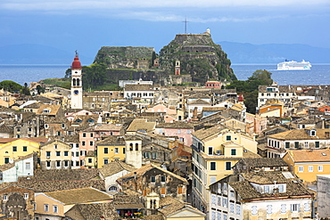 Agios Spyridon church, Old Fort, UNESCO World Heritage Site, Kerkyra, Corfu Town, and cruise ship in Ionian Sea, Corfu, Ionian Islands, Greek Islands, Greece, Europe