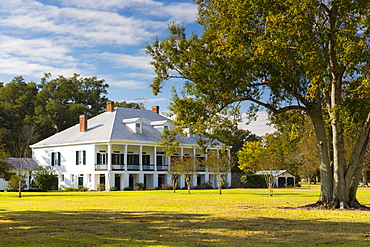 St Joseph plantation 19th Century antebellum mansion house along the Mississippi at Vacherie, Louisiana, USA