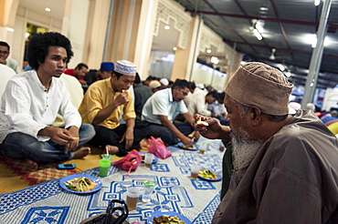 Muslims break the fast (iftar), Kampung Baru Mosque, Kuala Lumpur, Malaysia, Southeast Asia, Asia