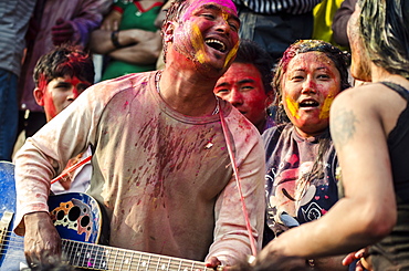 A roving band entertain the crowd during Holi festival celebrations, Basantapur Durbar Square, Kathmandu, Nepal, Asia 