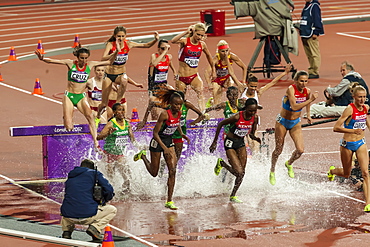 Competitors, Women's 3000m steeplechase final, splash over water hurdle, Olympic Stadium, London 2012, Olympic Games, London, England, United Kingdom, Europe