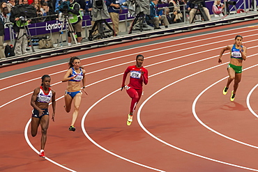 Carmelita Jeter, United States, runs the bend in the Women's 200m round 1, London 2012, Summer Olympic Games, London, England, United Kingdom, Europe