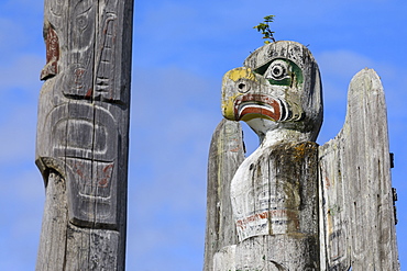 Thunderbird, First Nation Totem Pole, Namgis Burial Grounds, Alert Bay, Inside Passage, British Columbia, Canada, North America