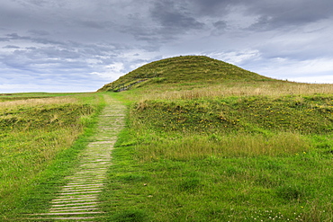 Maeshowe, Stone Age chambered tomb, 5000 years old, Neolithic building, UNESCO World Heritage Site, Orkney Islands, Scotland, United Kingdom, Europe