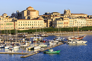 Evening sun, Ortigia (Ortygia), small harbour, from the sea, Syracuse (Siracusa), UNESCO World Heritage Site, Sicily, Italy, Mediterranean, Europe