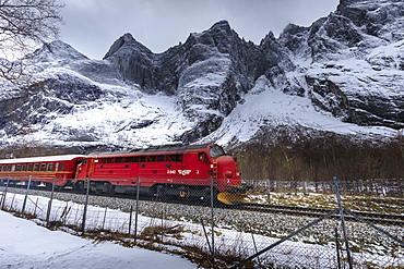 Trollveggen (Troll Wall), vertical rock face, Rauma Railway, Romsdalen Valley, snow, mountains in winter, More Og Romsdal, Norway, Scandinavia, Europe