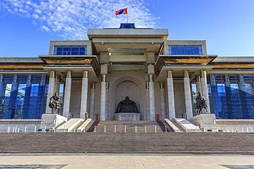 Chinggis Khaan statue and monument, Mongolian flag flying, Chinggis Khaan (Sukhbaatar) Square, Ulaanbaatar (Ulan Bator), Mongolia, Central Asia, Asia