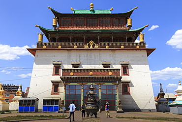 Migjid Janraisig Sum, Gandan Khiid, Buddhist Monastery containing huge golden Buddha statue, Ulaanbaatar (Ulan Bator), Mongolia, Central Asia, Asia