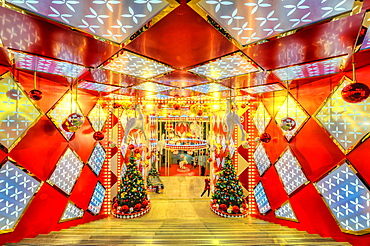 Christmas at Cloud Nine Shopping Mall in Jingan district, Shanghai, China, Asia 