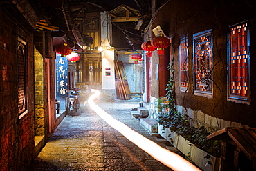 Light trail in an alley at night in Lijiang Old Town, UNESCO World Heritage Site, Lijiang, Yunnan, China, Asia 