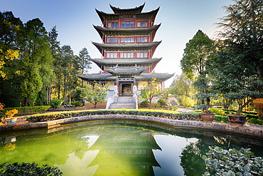 Pavilion of Everlasting Clarity with emerald pool, Lijiang, Yunnan, China, Asia 