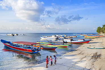 Local children on the village beach, Banda Besar (Great Banda), Maluku, Spice Islands, Indonesia, Southeast Asia, Asia