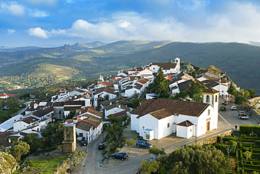 The 15th century parish church and medieval town from the 13th century castle with the Serra de Sao Mamede mountains behind, Marvao, Alentejo, Portugal, Europe