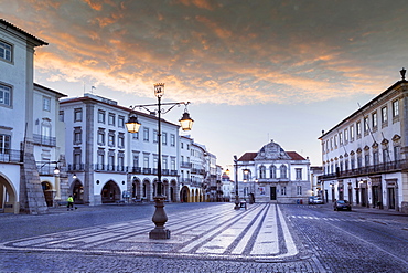 Giraldo Square (Praca do Giraldo) in the historic centre, Evora, UNESCO World Heritage Site, Alentejo, Portugal, Europe