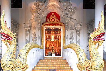 Naga dragons on the main bot of the temple of Wat Chedi Luang, Chiang Mai, Thailand, Southeast Asia, Asia