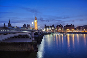 Westminster Bridge, River Thames and the Houses of Parliament, London, England, United Kingdom, Europe