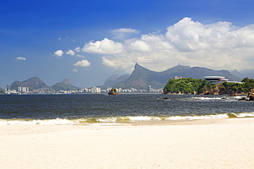 Icarai beach in Niteroi with Oscar Niemeyer's MAC (Contemporary Art Museum) in the foreground and the landscape of Rio behind, Rio de Janeiro, Brazil, South America