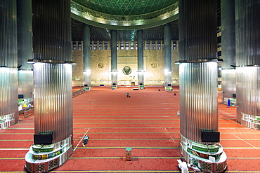 Interior of the Istiqlal Mosque, or Masjid Istiqlal, (Independence Mosque), Jakarta, Indonesia, Southeast Asia