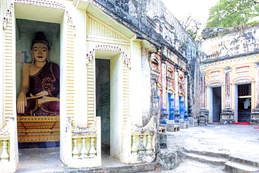 Buddhas inside the cave temples of Shwe Ba Hill on the west bank of Chindwin River near Pho Win Hill, Monywa, Sagaing, Myanmar (Burma), Southeast Asia