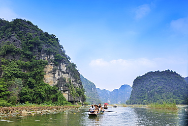 Karst Landscapes of Tam Coc and Trang An in the Red River area, UNESCO World Heritage Site, near Ninh Binh, Vietnam, Indochina, Southeast Asia, Asia