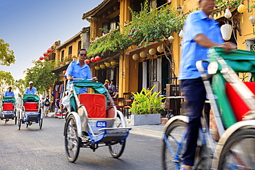 Cyclos and drivers in Hoi An, Vietnam, Indochina, Southeast Asia, Asia