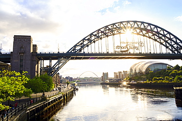 The Tyne Bridge and Sage Gateshead Arts Centre, Gateshead, Newcastle-upon-Tyne, Tyne and Wear, England, United Kingdom, Europe