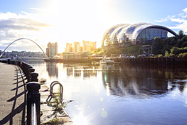 The Sage Arts Centre, Millennium Bridge and Tyne river, Gateshead, Newcastle-upon Tyne, Tyne and Wear, England, United Kingdom, Europe