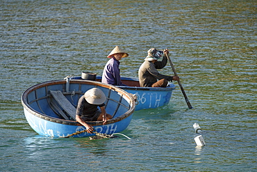 Cham island fishermen in traditional coracle round basket fishing boats, Quang Nam, Vietnam, Indochina, Southeast Asia, Asia