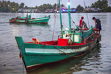 Fishing boat at the morning fish market on the banks of the Preaek Tuek Chhu River in Kampot town, Cambodia, Indochina, Southeast Asia, Asia