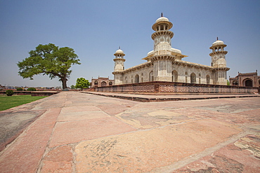 Main building of the funerary complex Humayun's tomb, the first garden tomb in the Indian Subcontinent, Delhi, India, Asia