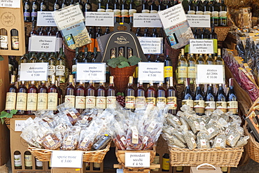 Shop of local wine and food, Marina Di Campo, Elba Island, Livorno Province, Tuscany, Italy, Europe