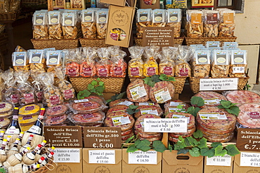 Shop of local wine and food, Marina Di Campo, Elba Island, Livorno Province, Tuscany, Italy, Europe