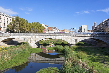 Stone Bridge on River Onyar, Girona, Catalonia, Spain, Europe