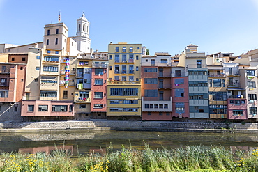 Colored houses on River Onyar, Girona, Catalonia, Spain, Europe