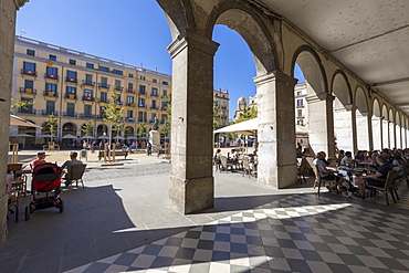 Arcades of the old town, Girona, Catalonia, Spain, Europe