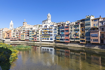 Colored houses on River Onyar, Girona, Catalonia, Spain, Europe