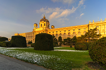 Ornamental garden of the Art History Museum (Kunsthistorisches Museum), Maria-Theresien-Platz, Vienna, Austria, Europe