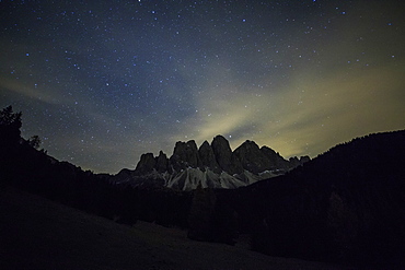 Starry night on the Odle seen from Malga Zannes, Funes Valley, South Tyrol, Dolomites, Italy, Europe