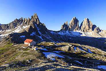 Views of the Three Peaks of Lavaredo and Refuge Locatelli, Sesto, Dolomites, Trentino-Alto Adige, Italy, Europe